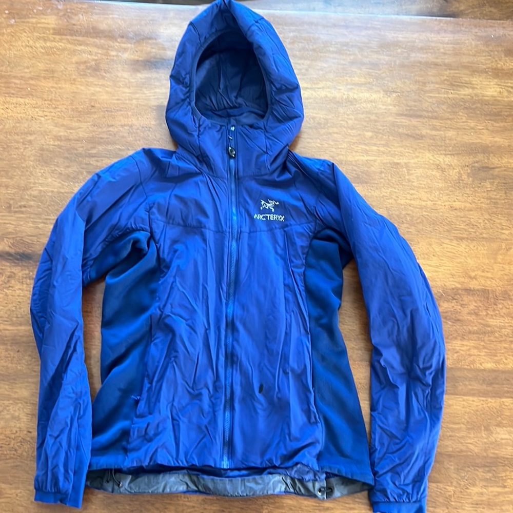 Arcteryx royal blue atom lite hoody